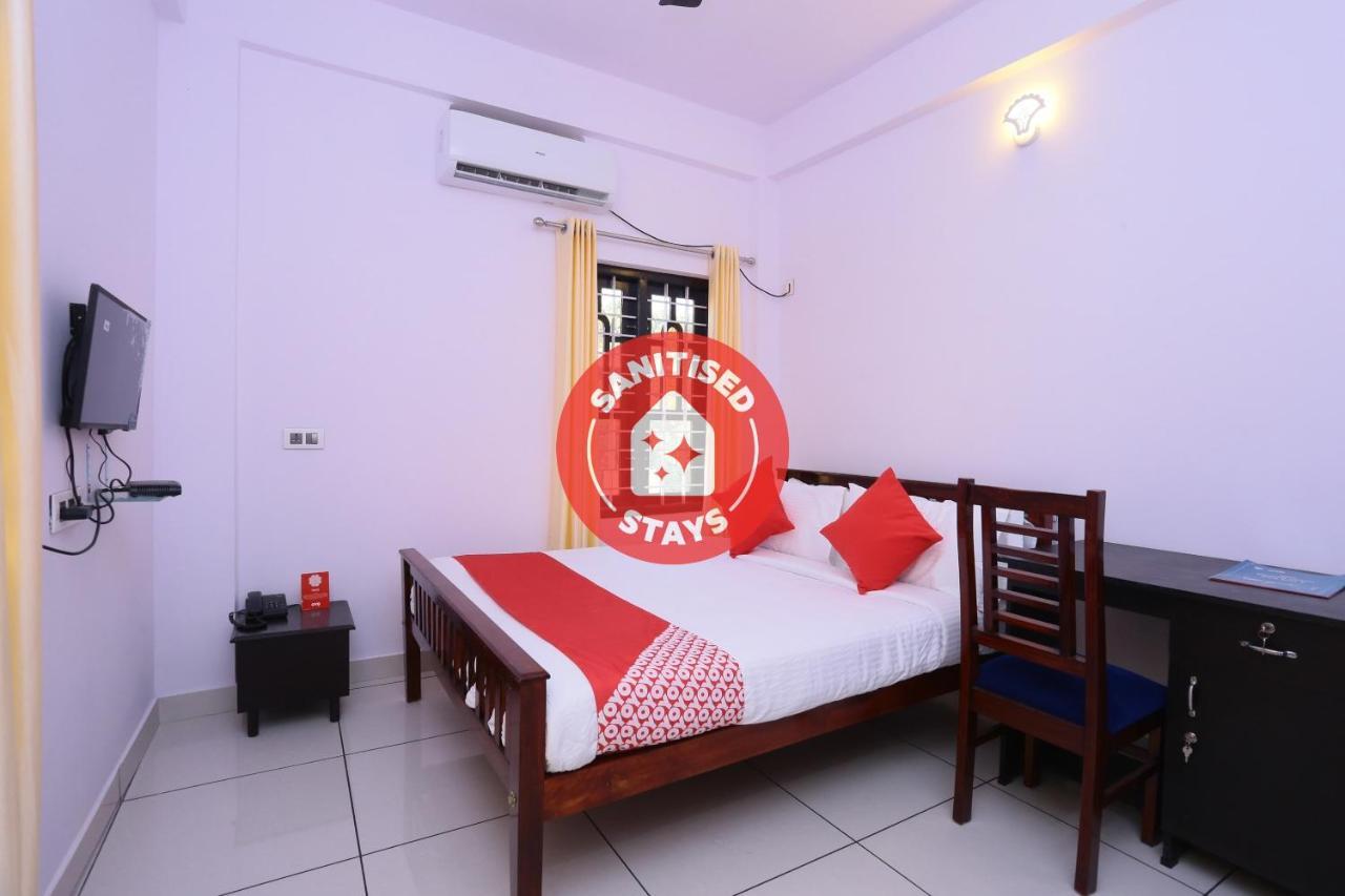 Hotel Oyo 26697 United Residency Kazhakuttam Exterior foto
