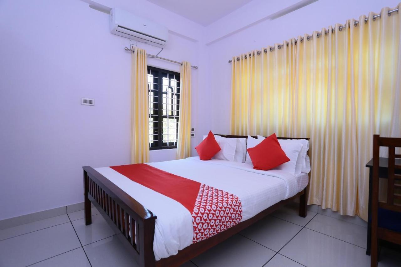 Hotel Oyo 26697 United Residency Kazhakuttam Exterior foto