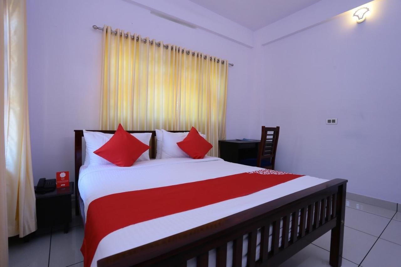 Hotel Oyo 26697 United Residency Kazhakuttam Exterior foto