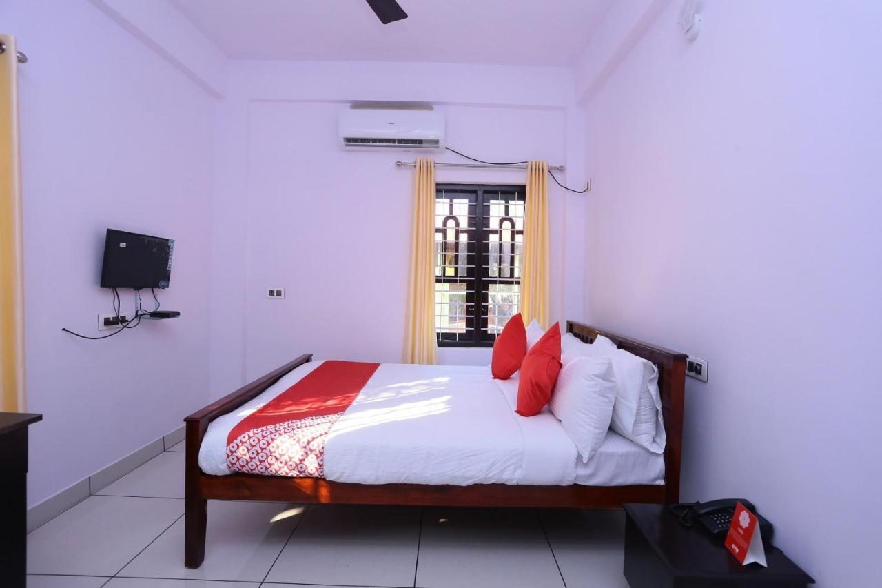 Hotel Oyo 26697 United Residency Kazhakuttam Exterior foto