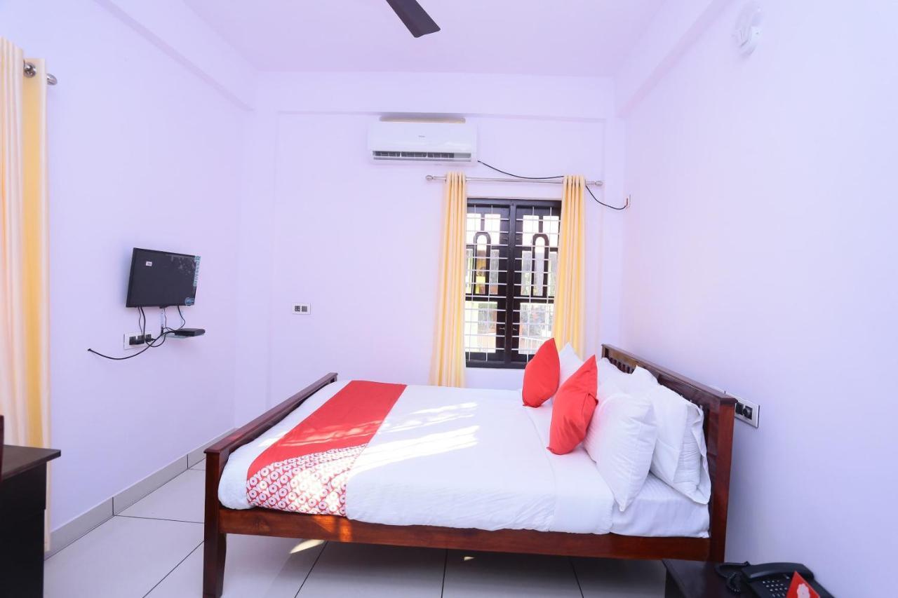Hotel Oyo 26697 United Residency Kazhakuttam Exterior foto