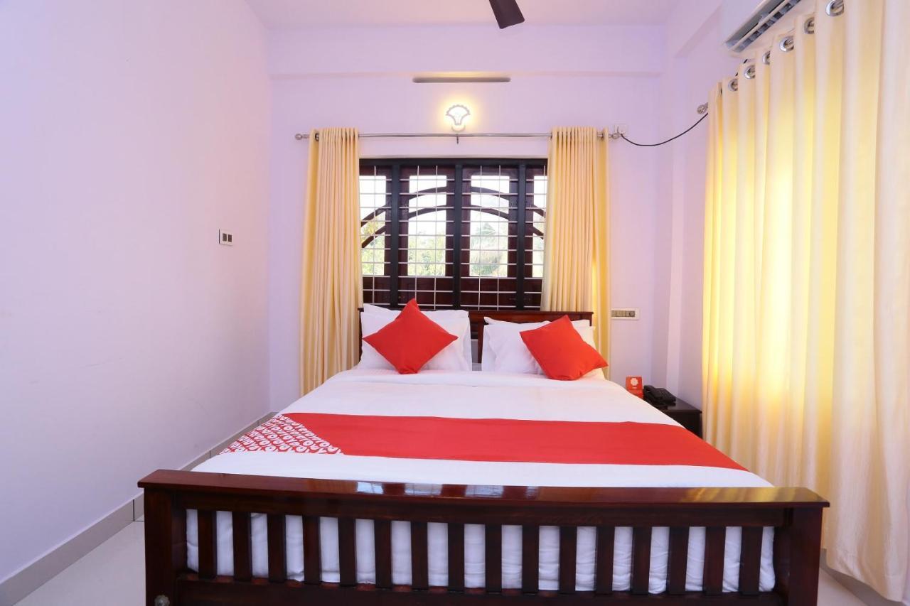 Hotel Oyo 26697 United Residency Kazhakuttam Exterior foto
