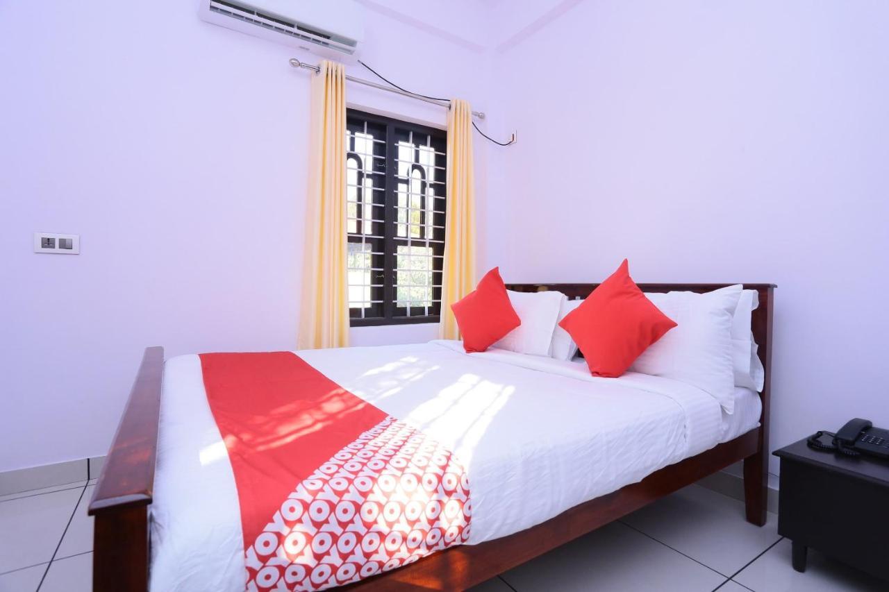 Hotel Oyo 26697 United Residency Kazhakuttam Exterior foto