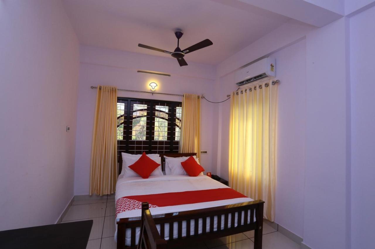 Hotel Oyo 26697 United Residency Kazhakuttam Exterior foto