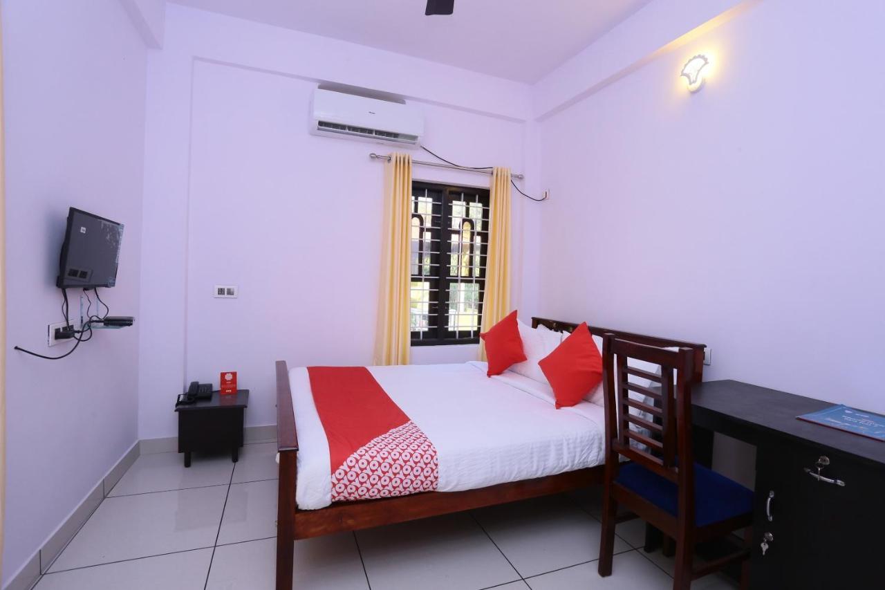Hotel Oyo 26697 United Residency Kazhakuttam Exterior foto