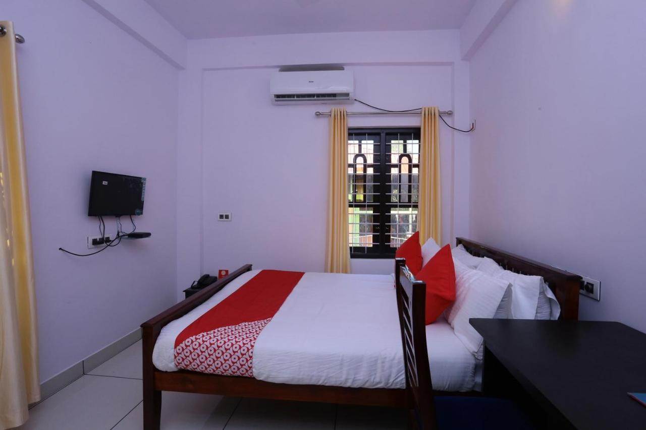Hotel Oyo 26697 United Residency Kazhakuttam Exterior foto