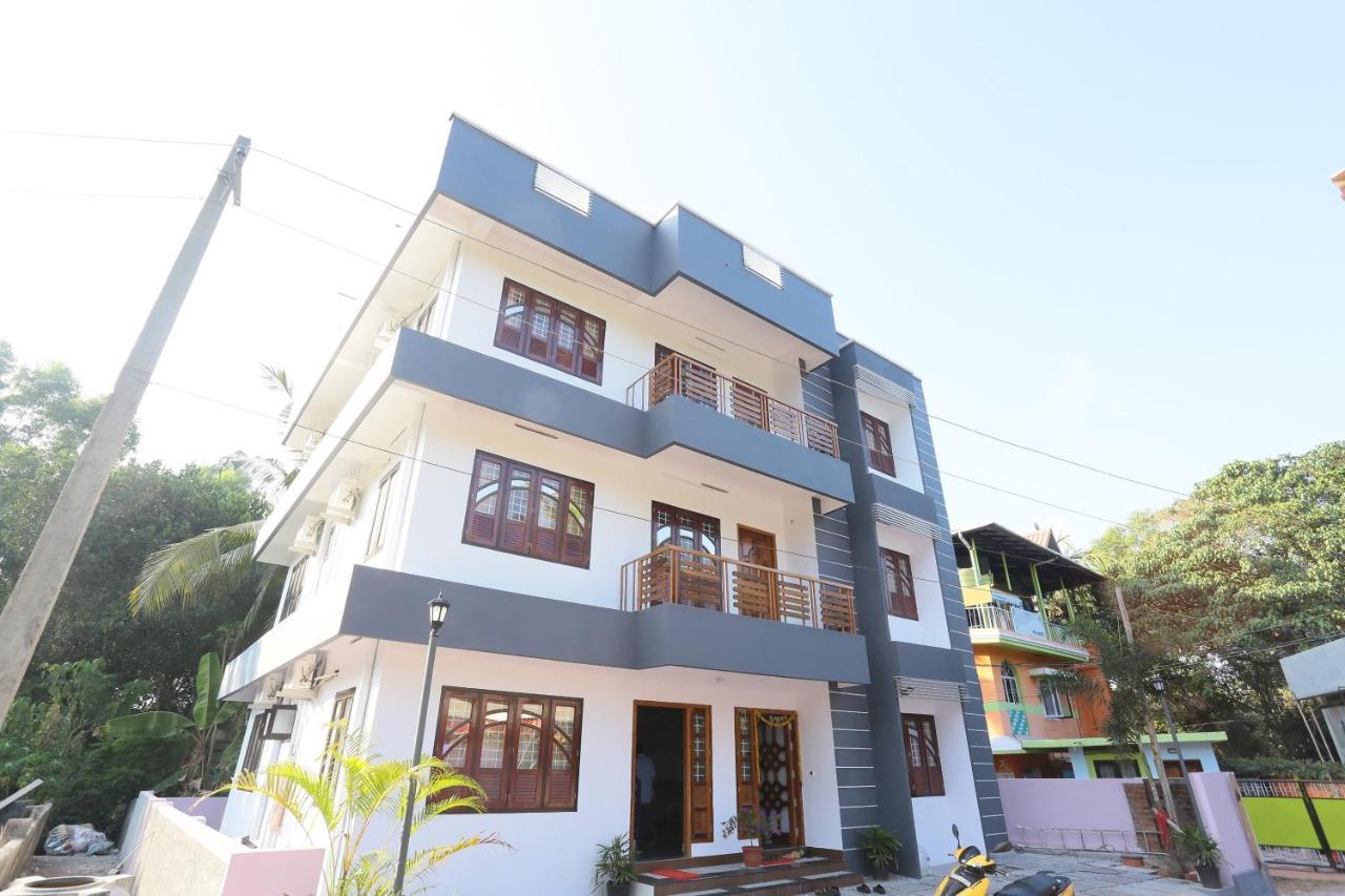 Hotel Oyo 26697 United Residency Kazhakuttam Exterior foto