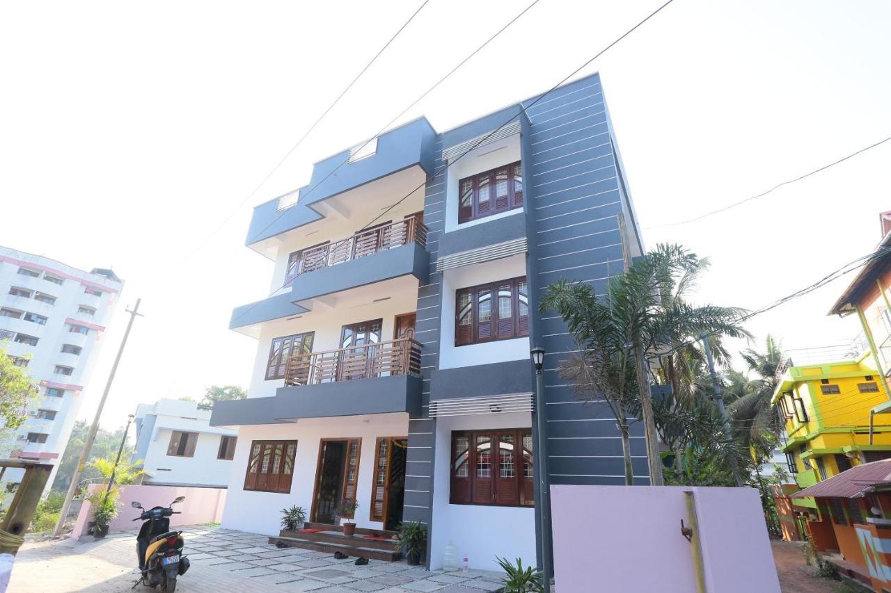 Hotel Oyo 26697 United Residency Kazhakuttam Exterior foto